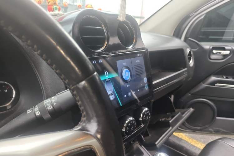 Used Jeep Compass 2012 2.0L two-wheel drive sport version Audio And AC Panel