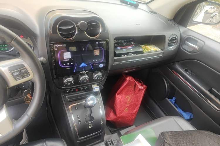 Used Jeep Compass 2012 2.4L Four-Wheel Drive Urban Edition Audio And AC Panel