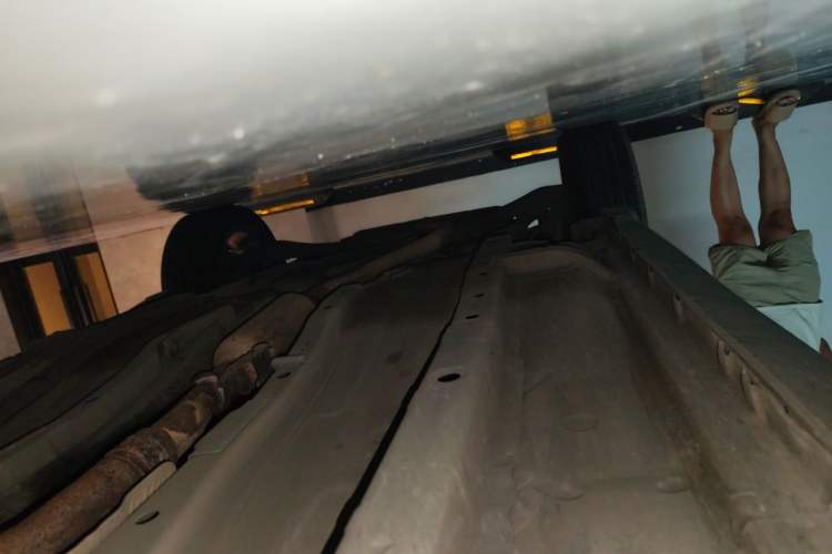 Used Jeep Compass 2012 2.0L two-wheel drive sport version Chassis Front Right