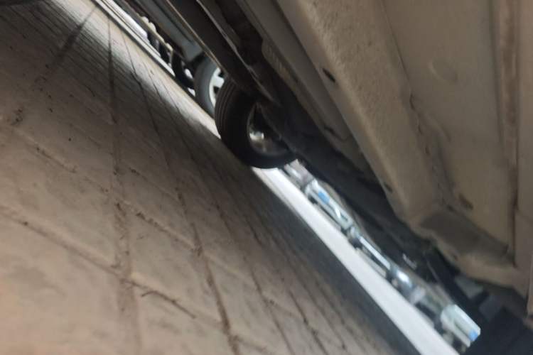 Used Jeep Compass 2012 2.0L two-wheel drive sport version Chassis Front Right