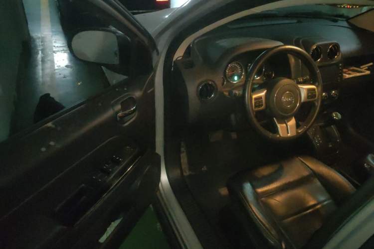 Used Jeep Compass 2012 2.4L four-wheel drive luxury version Driver Seat