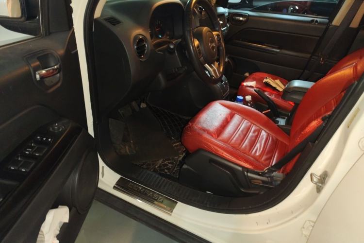 Used Jeep Compass 2012 2.0L two-wheel drive sport version Driver Seat
