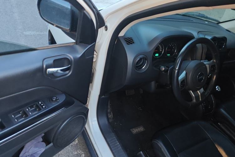 Used Jeep Compass 2012 2.4L four-wheel drive luxury version Driver Seat