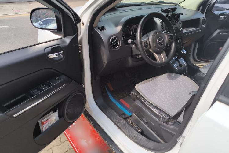 Used Jeep Compass 2012 2.4L Four-Wheel Drive Urban Edition Driver Seat