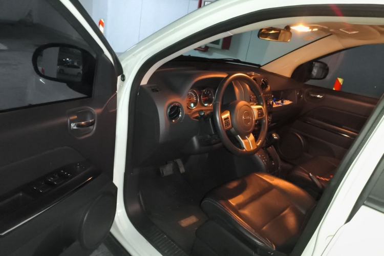 Used Jeep Compass 2012 2.4L Four-Wheel Drive Urban Edition Driver Seat