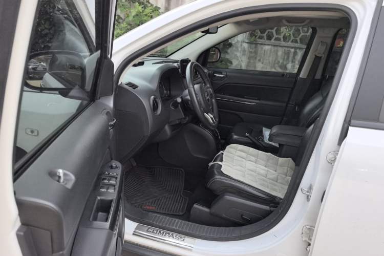 Used Jeep Compass 2012 2.0L two-wheel drive luxury version Driver Seat