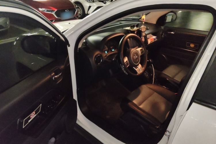 Used Jeep Compass 2012 2.0L two-wheel drive sport version Driver Seat