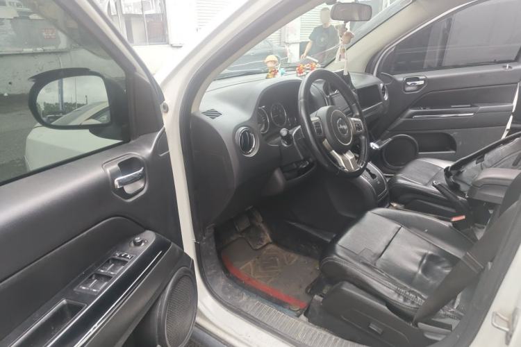 Used Jeep Compass 2012 2.0L two-wheel drive sport version Driver Seat