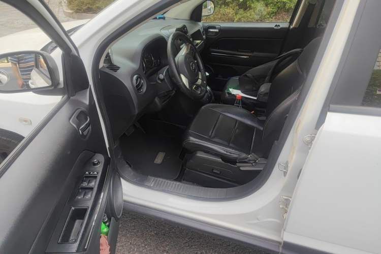 Used Jeep Compass 2012 2.4L Four-Wheel Drive Urban Edition Driver Seat