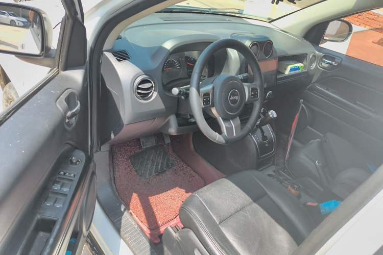 Used Jeep Compass 2012 2.0L two-wheel drive sport version Driver Seat