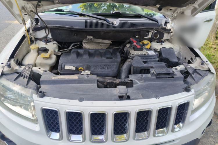 Used Jeep Compass 2012 2.4L four-wheel drive luxury navigation version Engine Bay