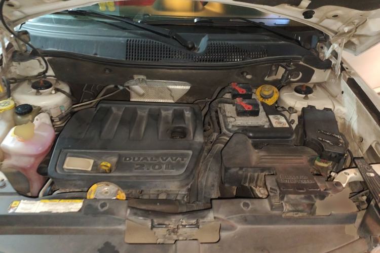Used Jeep Compass 2012 2.0L two-wheel drive sport version Engine Bay