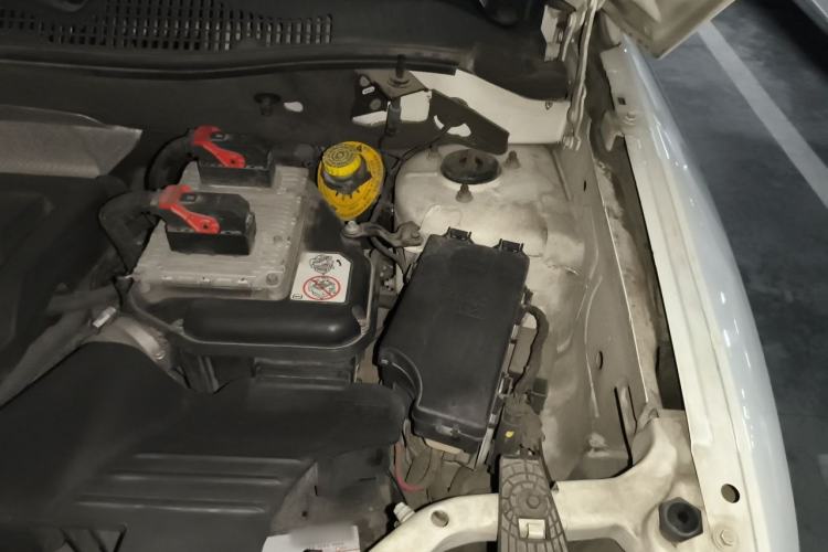 Used Jeep Compass 2012 2.4L Four-Wheel Drive Urban Edition Engine Bay Left