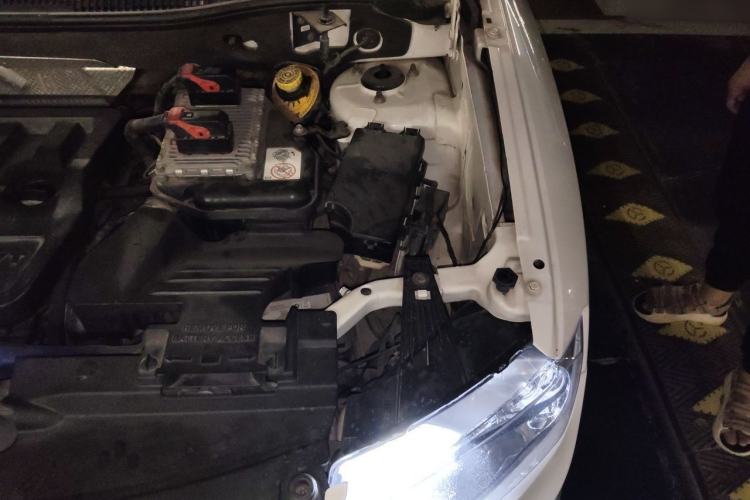Used Jeep Compass 2012 2.0L two-wheel drive sport version Engine Bay Left