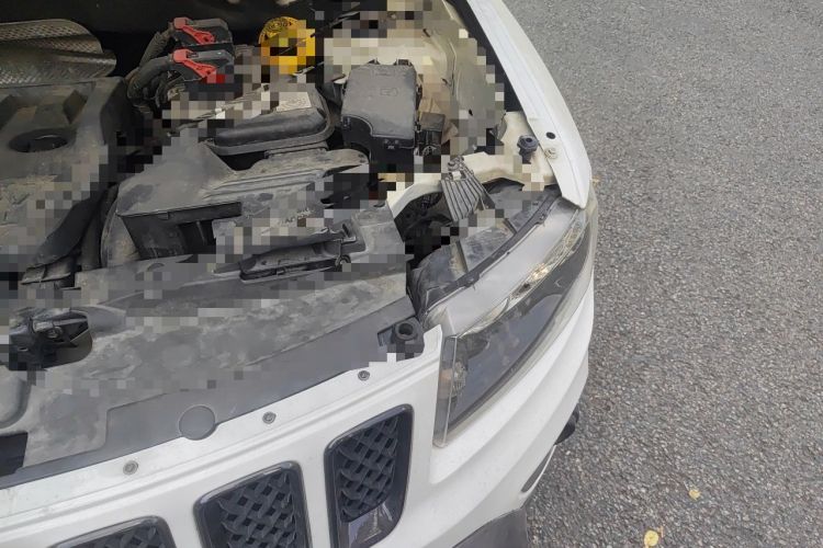 Used Jeep Compass 2012 2.4L Four-Wheel Drive Urban Edition Engine Bay Left