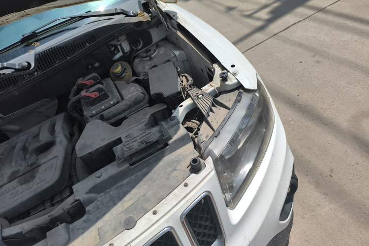 Used Jeep Compass 2012 2.0L two-wheel drive sport version Engine Bay Left