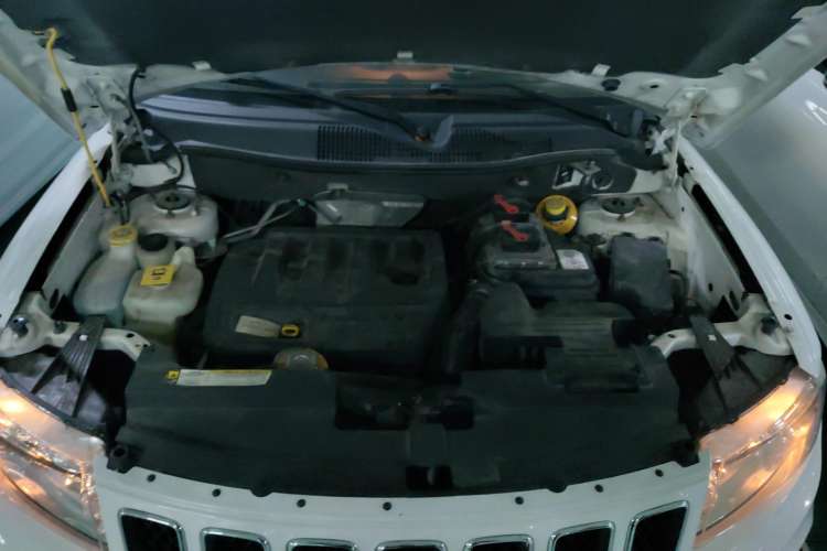Used Jeep Compass 2012 2.4L four-wheel-drive sport version Engine Bay
