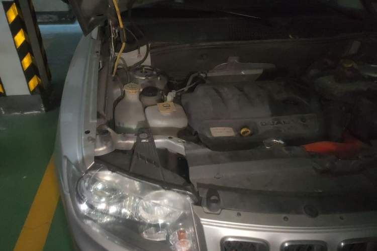 Used Jeep Compass 2012 2.4L four-wheel drive luxury version Engine Bay Right
