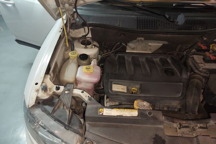 Used Jeep Compass 2012 2.0L two-wheel drive sport version Engine Bay Right