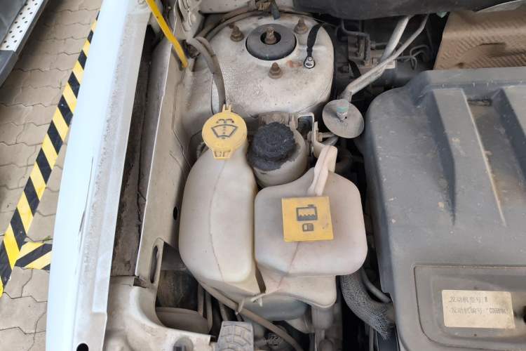 Used Jeep Compass 2012 2.4L Four-Wheel Drive Urban Edition Engine Bay Right