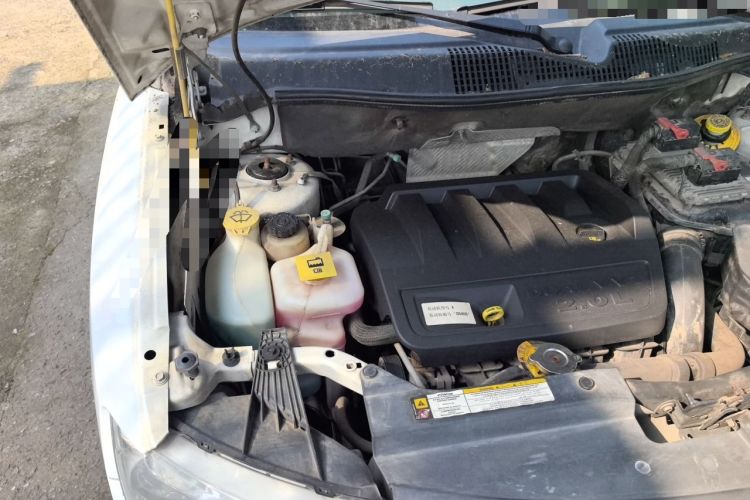 Used Jeep Compass 2012 2.0L two-wheel drive luxury version Engine Bay Right