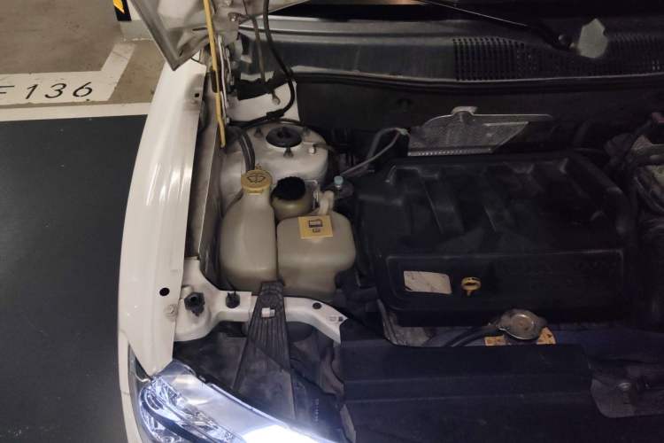 Used Jeep Compass 2012 2.0L two-wheel drive sport version Engine Bay Right