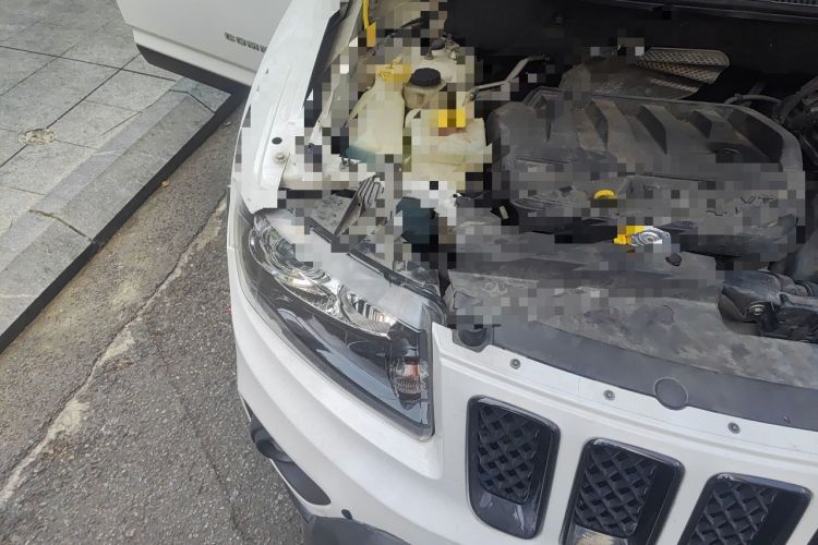 Used Jeep Compass 2012 2.4L Four-Wheel Drive Urban Edition Engine Bay Right