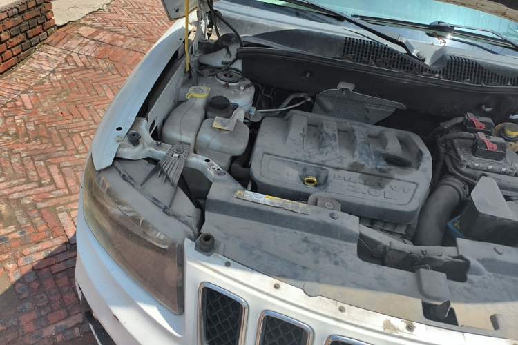 Used Jeep Compass 2012 2.0L two-wheel drive sport version Engine Bay Right