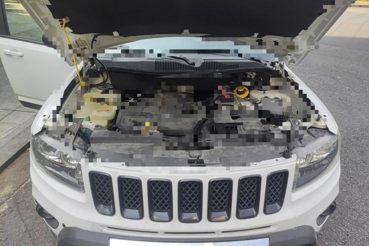 Used Jeep Compass 2012 2.4L Four-Wheel Drive Urban Edition Engine Bay