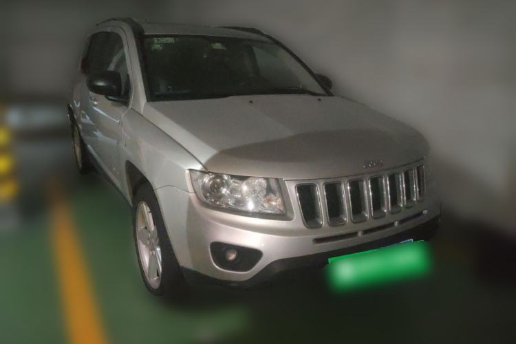 Used Jeep Compass 2012 2.4L four-wheel drive luxury version Front Right 45 Deg