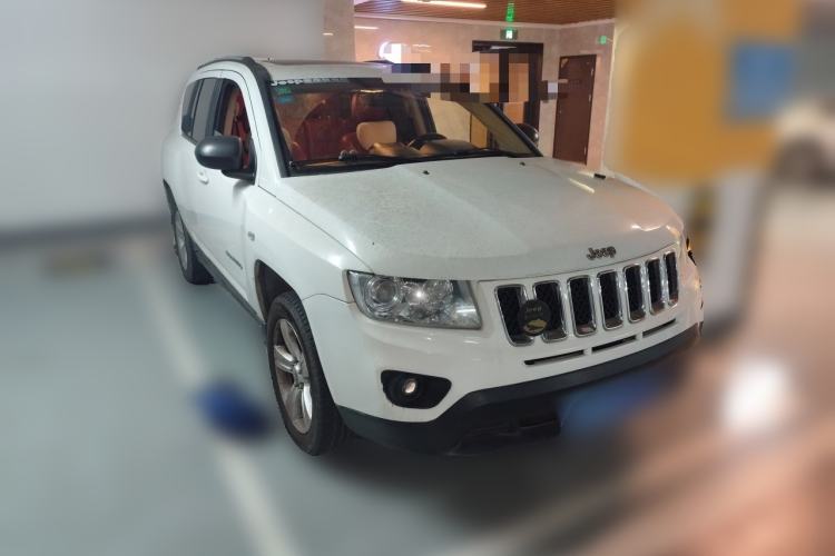 Used Jeep Compass 2012 2.0L two-wheel drive sport version Front Right 45 Deg