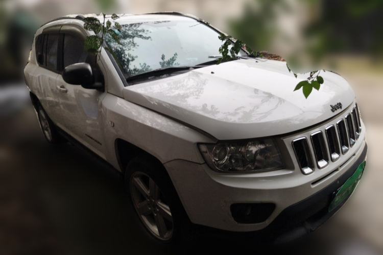 Used Jeep Compass 2012 2.0L two-wheel drive luxury version Front Right 45 Deg