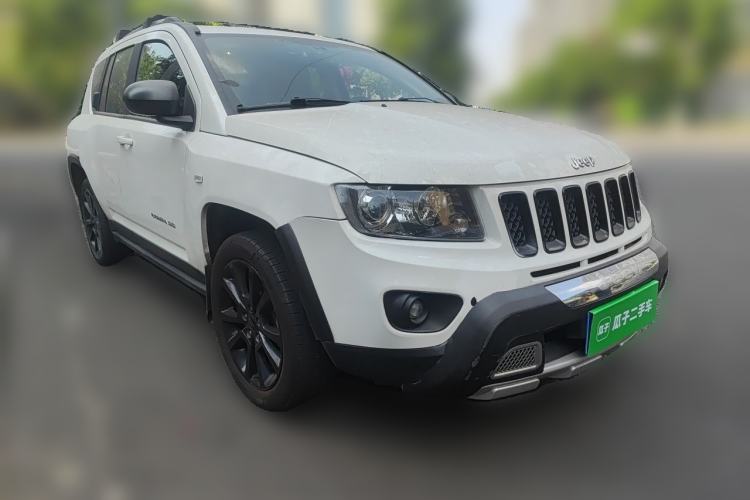 Used Jeep Compass 2012 2.4L Four-Wheel Drive Urban Edition Front Right 45 Deg