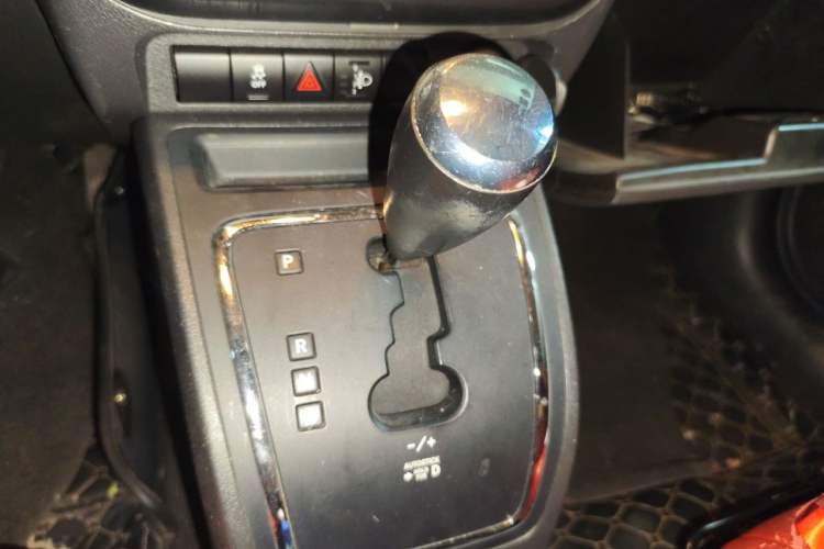 Used Jeep Compass 2012 2.0L two-wheel drive sport version Gear Lever