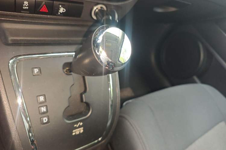 Used Jeep Compass 2012 2.0L two-wheel drive sport version Gear Lever