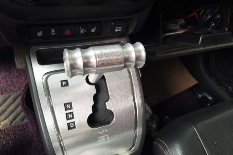 Used Jeep Compass 2012 2.0L two-wheel drive luxury version Gear Lever
