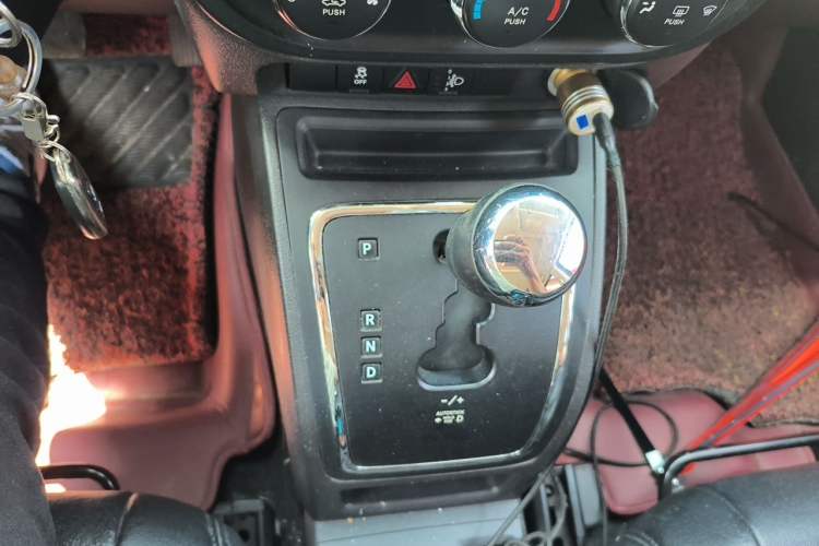 Used Jeep Compass 2012 2.0L two-wheel drive sport version Gear Lever