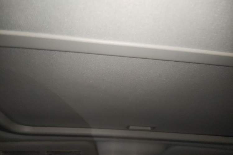 Used Jeep Compass 2012 2.4L four-wheel drive luxury version Headliner