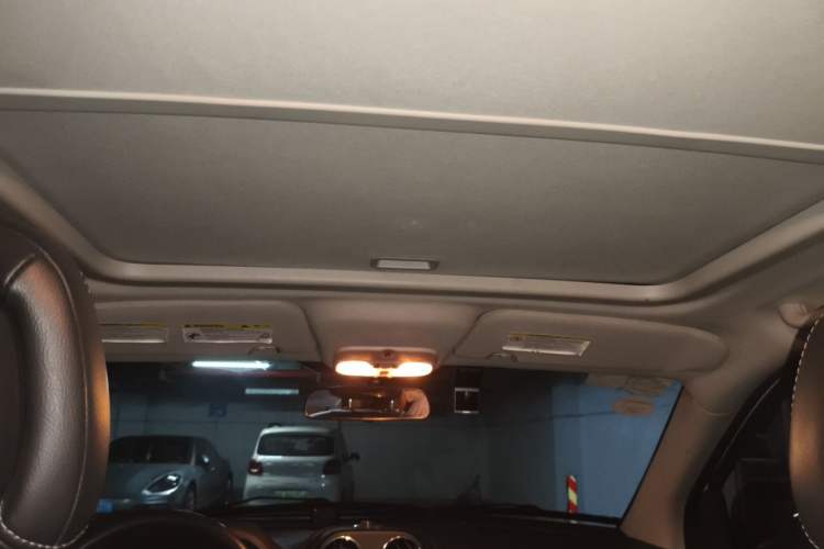 Used Jeep Compass 2012 2.4L Four-Wheel Drive Urban Edition Headliner