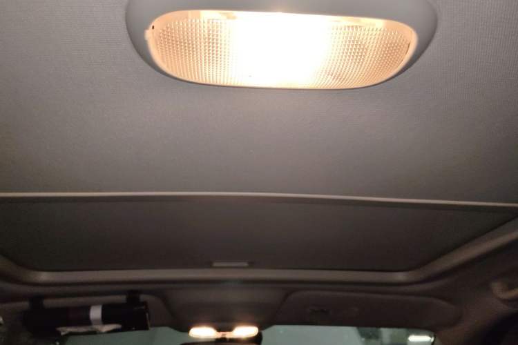 Used Jeep Compass 2012 2.0L two-wheel drive sport version Headliner
