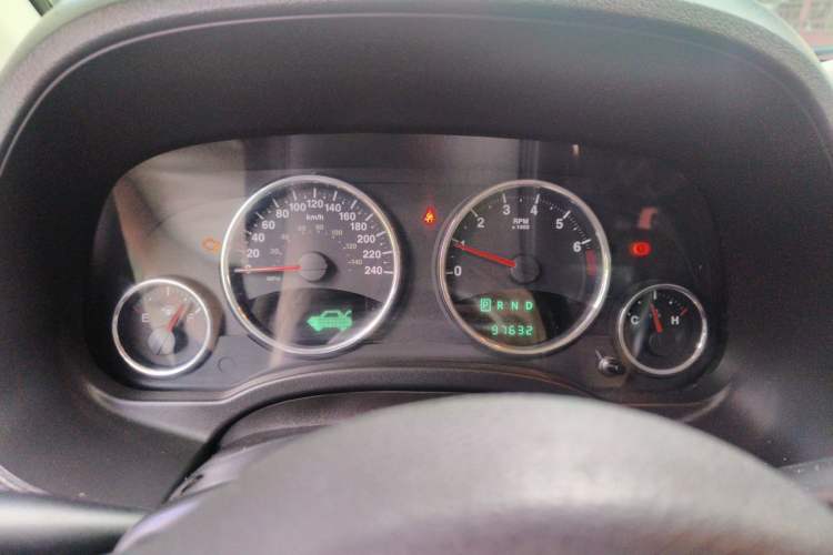 Used Jeep Compass 2012 2.4L four-wheel drive luxury navigation version Instrument Cluster