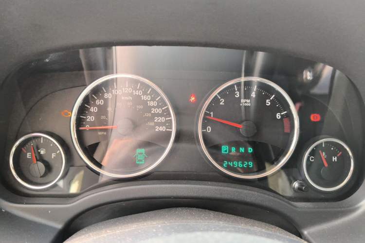 Used Jeep Compass 2012 2.4L Four-Wheel Drive Urban Edition Instrument Cluster