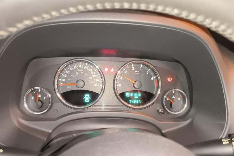 Used Jeep Compass 2012 2.4L Four-Wheel Drive Urban Edition Instrument Cluster