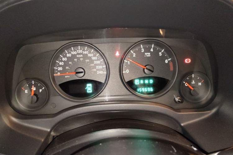 Used Jeep Compass 2012 2.0L two-wheel drive sport version Instrument Cluster