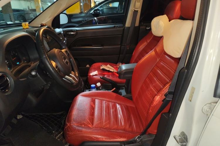Used Jeep Compass 2012 2.0L two-wheel drive sport version Left Front Seat