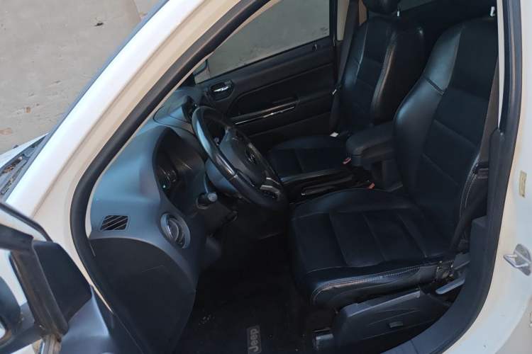 Used Jeep Compass 2012 2.4L four-wheel drive luxury version Left Front Seat