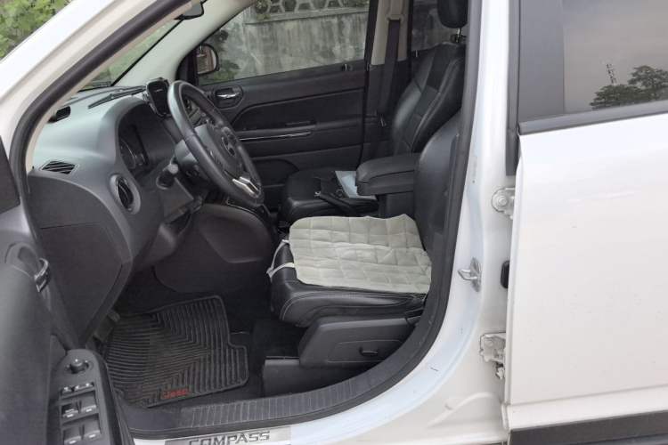 Used Jeep Compass 2012 2.0L two-wheel drive luxury version Left Front Seat