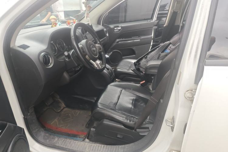 Used Jeep Compass 2012 2.0L two-wheel drive sport version Left Front Seat