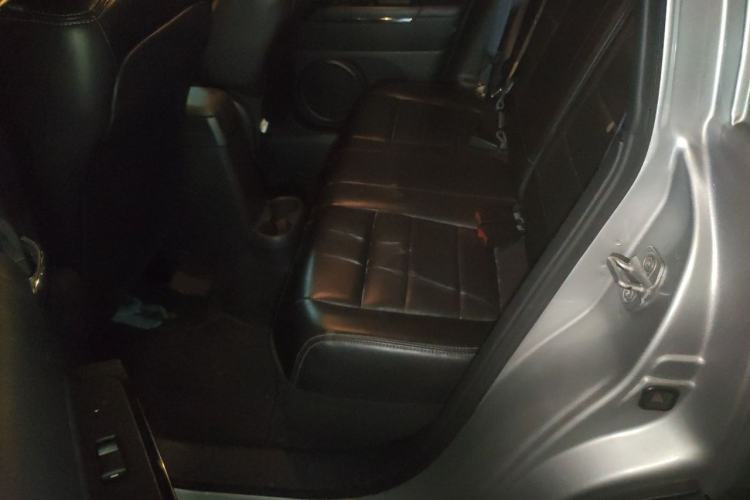 Used Jeep Compass 2012 2.4L four-wheel drive luxury version Left Rear Seat