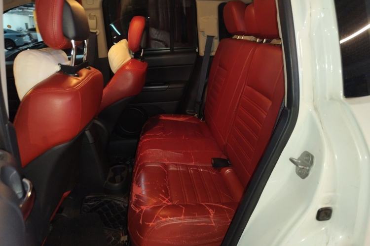 Used Jeep Compass 2012 2.0L two-wheel drive sport version Left Rear Seat